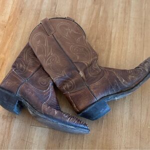 Vintage Brown Leather Cowboy Boots | Pointed Toe Western Boots (Women’s 7)